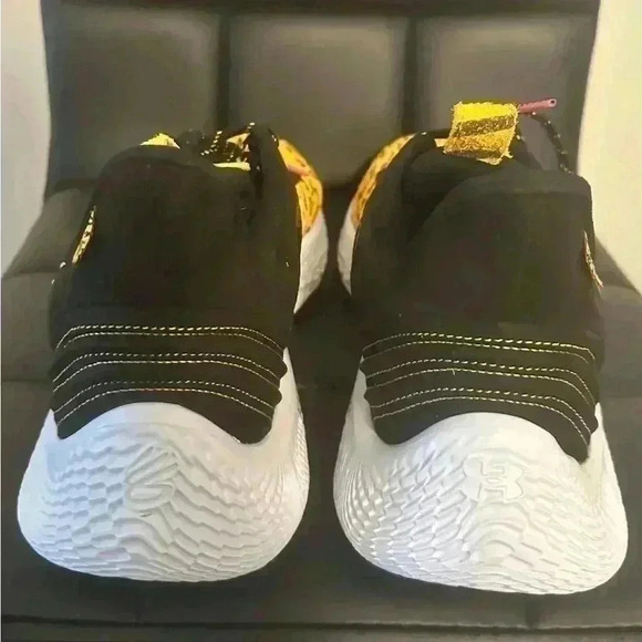 Under Armour Curry 9 Street Sesame Street Size M 13.5 W 15 Yellow Black Sneakers - Picture 8 of 10